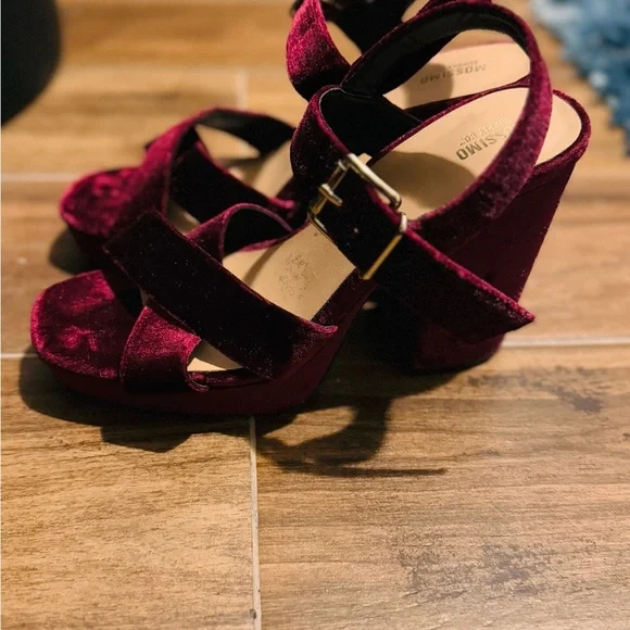 Heels - Picture 3 of 5